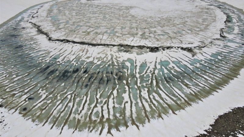 Bursa'nın zirvesinde eriyen karlar, görsel şölen sundu