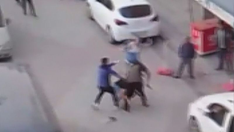 Sultangazi'de tekmeli sopalı kavga