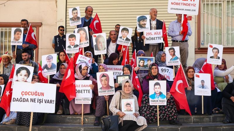 Evlat nöbetine 3 aile daha katıldı