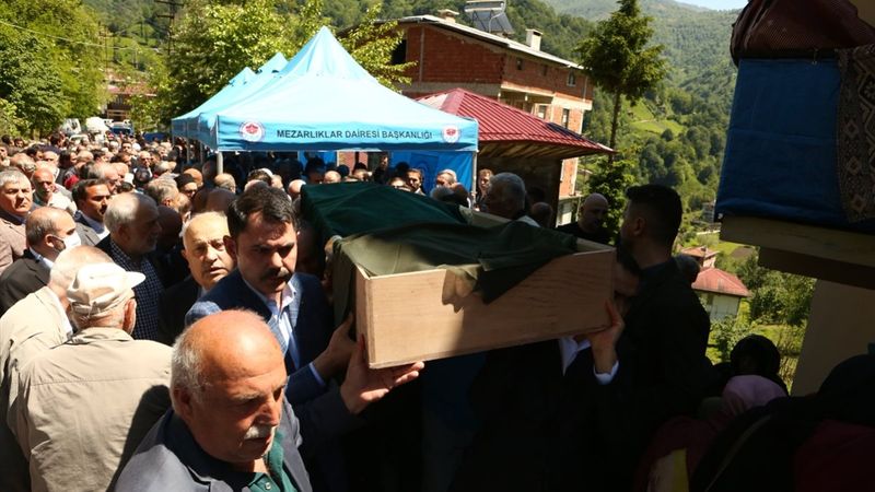 TOKİ Başkanı Ömer Bulut'un ablası toprağa verildi