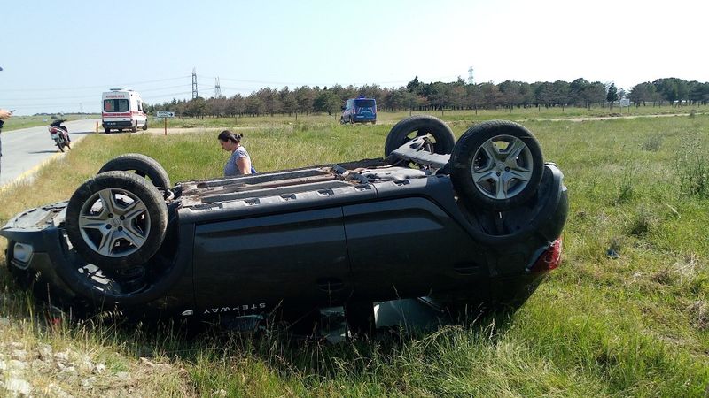 Tekirdağ'da, fren yerine gaza basan kadın kaza yaptı