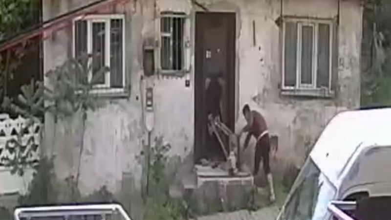 Arnavutköy'de çaldıkları eşyaları hurdacıya sattılar