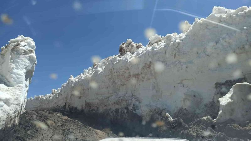 Şırnak'ta karla mücadele devam ediyor