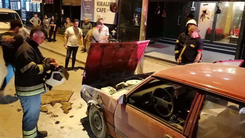 Kocaeli'de sürücü otomobilinin yandığını fark etmedi