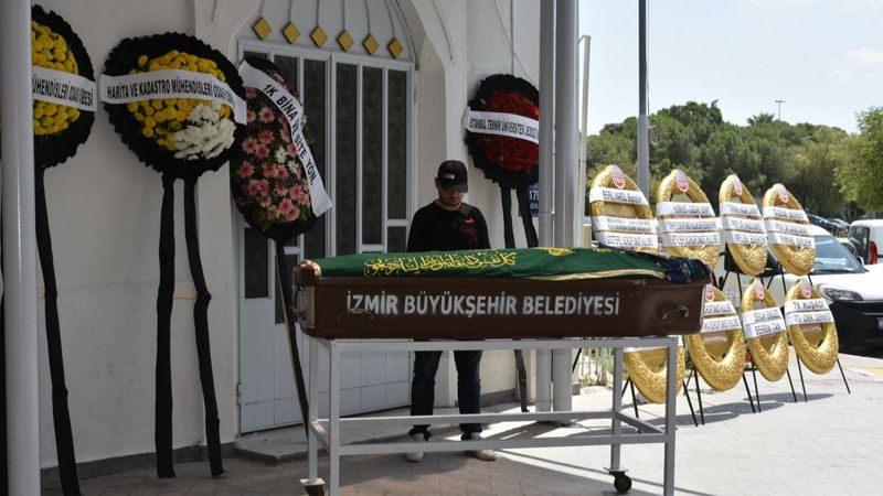 Şişli'de eski erkek arkadaşının katlettiği genç kadın defnedildi