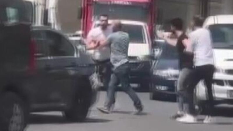 Küçükçekmece'deki sürücülerin yol verme kavgası