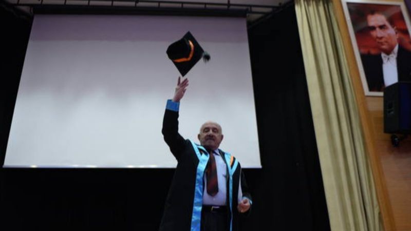 Bingöl'de hayalini kurduğu inşaat mühendisi diplomasını 71 yaşında aldı