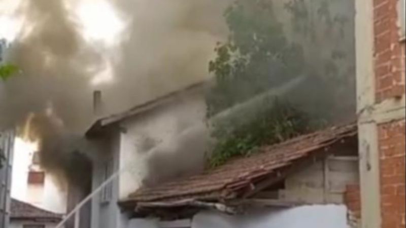 Bursa'da çıkan yangın sonrası ev kullanılamaz hale geldi