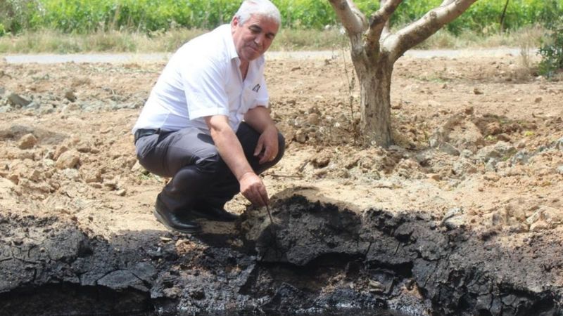 Manisa'da petrole benzer siyah sıvı heyecanlandırdı