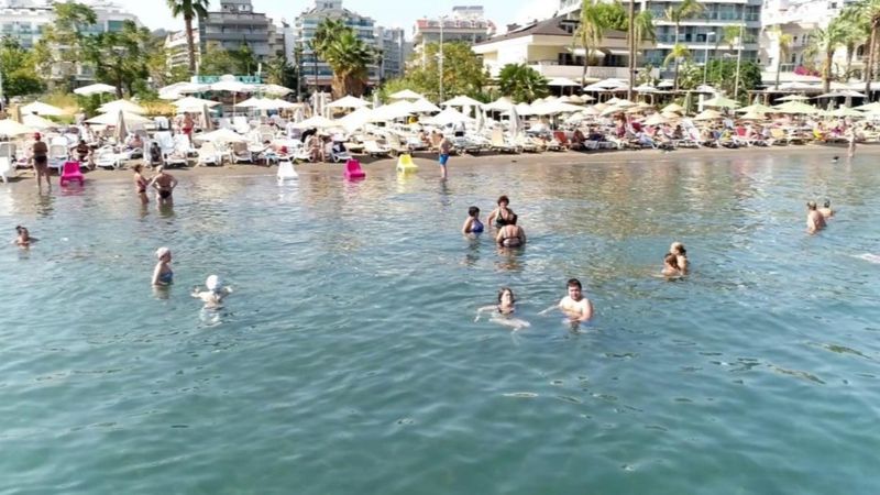Marmaris'te havalar ısındı, plajlar doldu