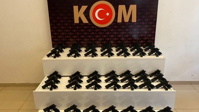 Konya'da kargoyla silah gönderen çeteye operasyon