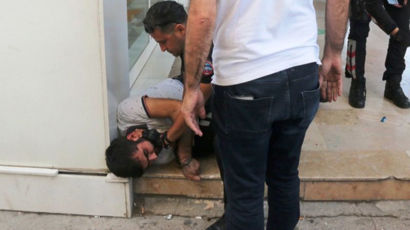 Antalya'da şahsına para gelmediğini duyan şahıs, bankada dehşeti yaşattı