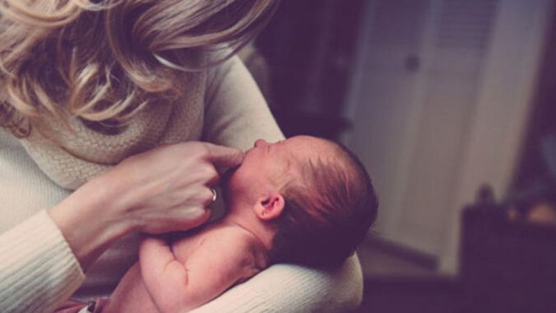 Emziren annelere, sevindiren haber: Kanser riskini azaltıyor