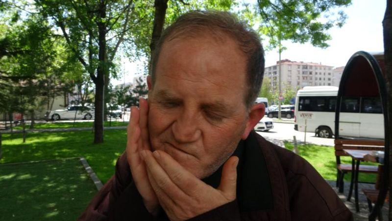 Kayseri'de sürekli kaşınan adam yardım bekliyor