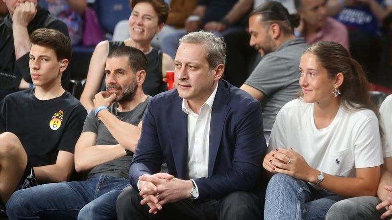 Galatasaray'da Burak Elmas, Sinan Erdem'i terk etti