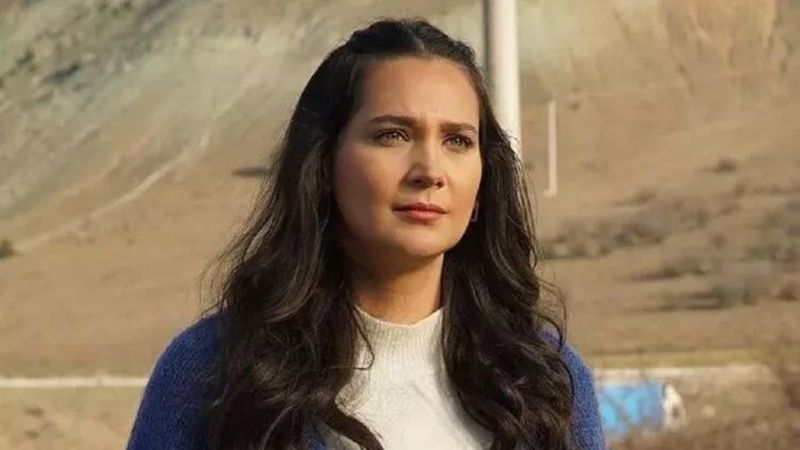 Gönül Dağı'nın talihsiz Dilek'i teknede siyah bikinisiyle stres attı! 'Bizi ağlat, sen sefa yap'