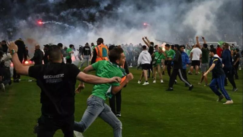 Saint-Etienne, Ligue 2'ye düştü