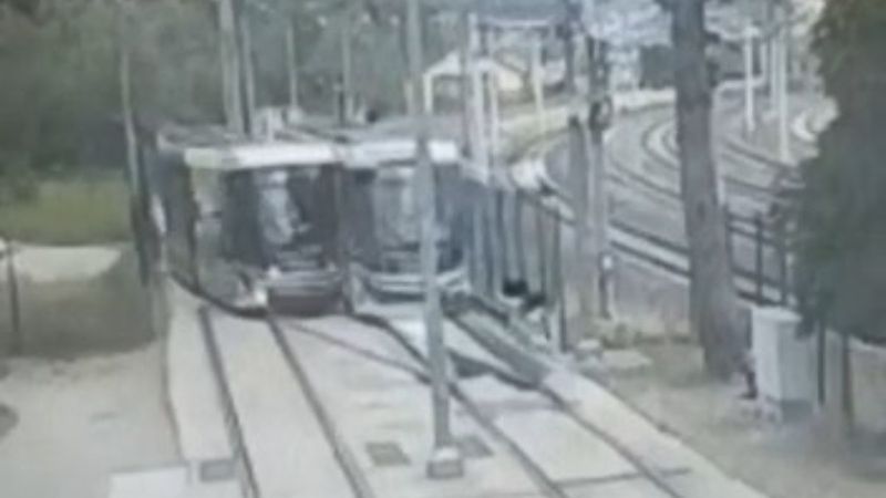 Kocaeli'de iki tramvay çarpıştı