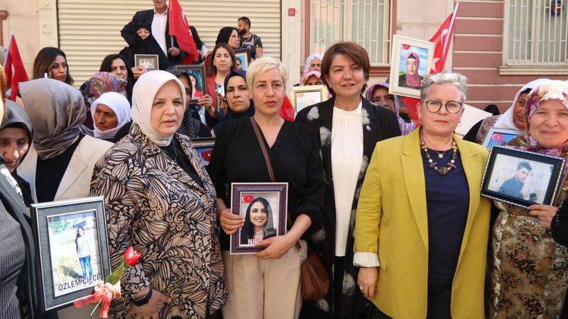 AK Parti Kadın Kolları'ndan Diyarbakır Anneleri'ne destek