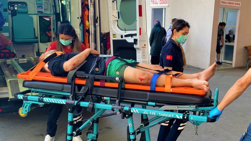 Kocaeli'deki alkollü şahıs, çatıdan düştü