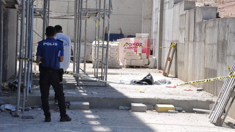 Kastamonu'da 15'inci kattan düşen inşaat işçisi hayatını kaybetti