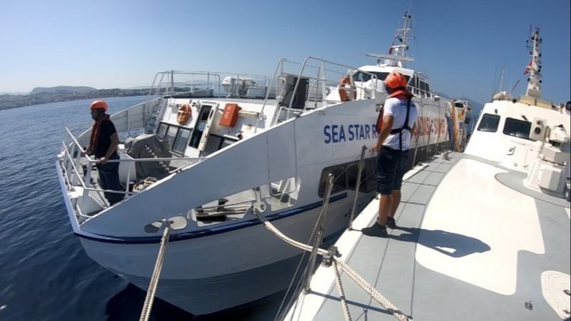 Kuşadası açıklarındaki yolcu gemisi su aldı