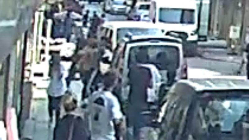 Zeytinburnu'nda balkondan düşen çocuğun kurtuluşu