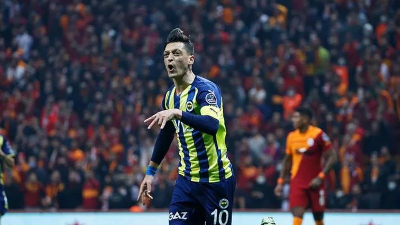 Mesut Özil kalacak mı gidecek mi?
