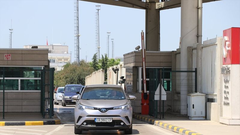 Sınır kapılarında 'testsiz geçiş' günleri başladı