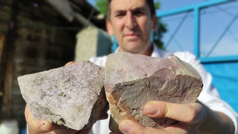 Bursa'da tarlasındaki taşlar, servet değerinde olduğunu anlayana kadar çalındı