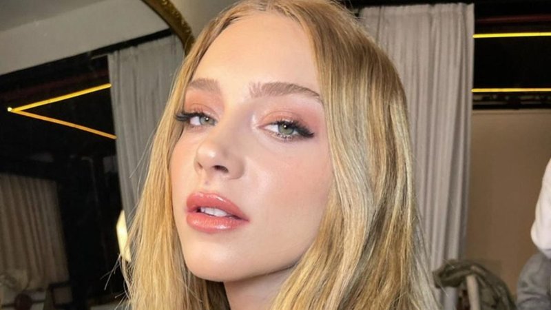 Hayal Köseoğlu saçlarını açtı, zinciri beline doladı! 'Yerli Harley Quinn'