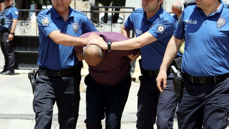 Suriyeli kadının suratına tekme atan şahıs: Erkek sandım