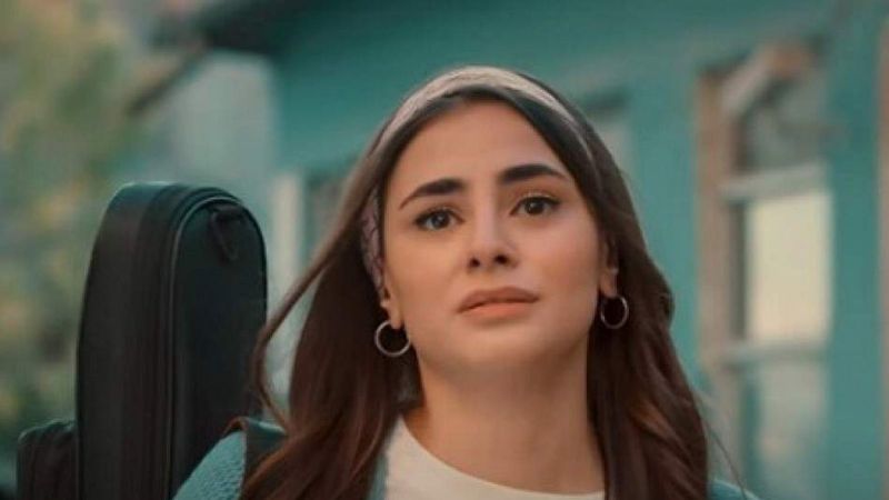 Gönül Dağı'nın Asuman'ı vücudunu saran çiçekli elbisesiyle büyüledi! 'Güzelliğin için bir nazar duası'