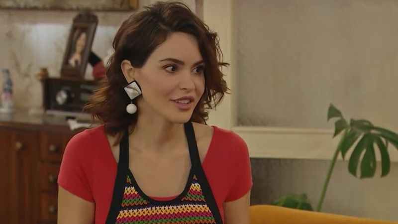 Seksenler'in Amelie'si fuları göğsüne bağladı, takipçilerinin aklını aldı! 'Sen gerçek misin'