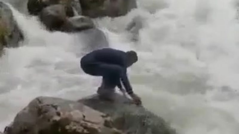 Rize'de Ummanlı turist fotoğraf çektirirken dereye düştü