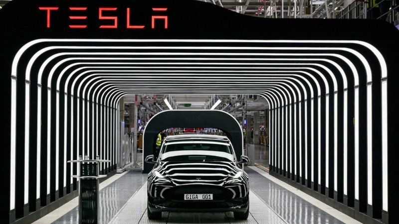 Tesla, ABD'de uzun menzilli modellerin teslimatını erteledi