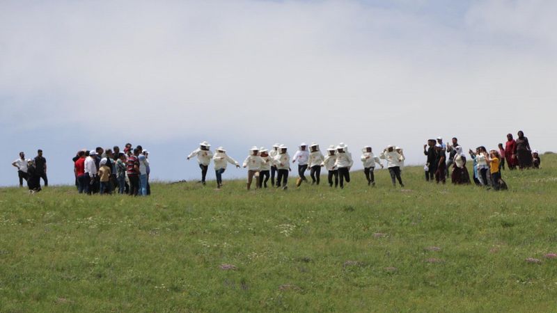 Vanlı arıcılar Bal Yuvarlama yarışması düzenledi