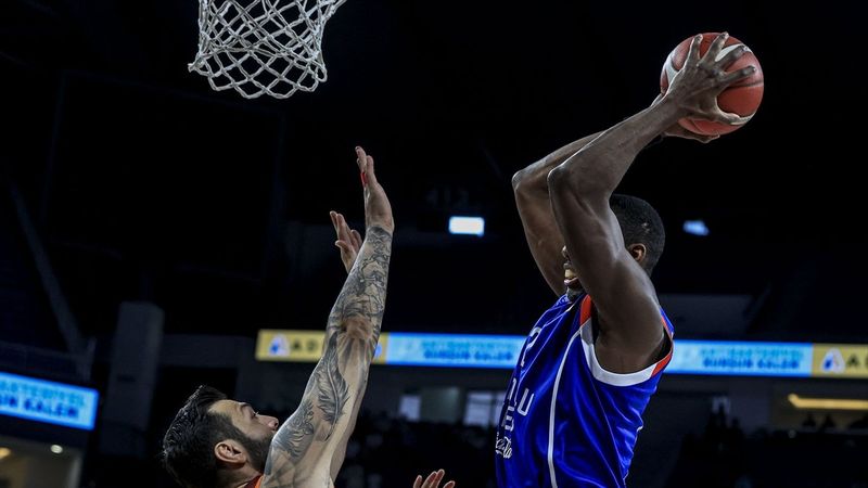 Anadolu Efes Galatasaray'ı yenerek finale çıktı