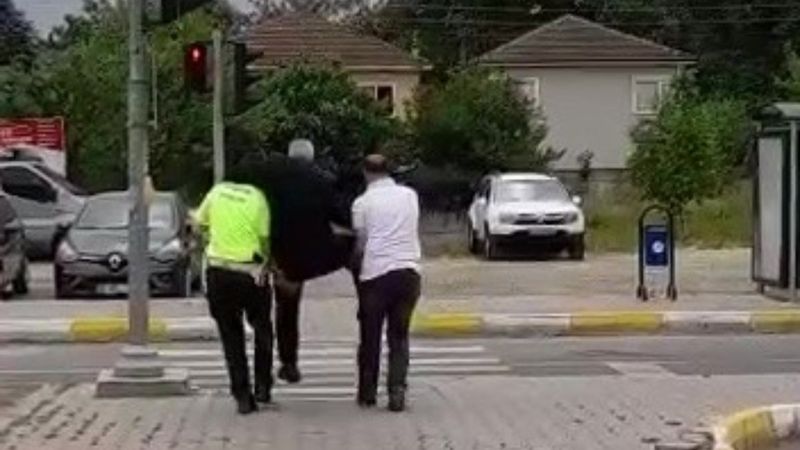 Düzce polisinden yaşlı adama yardım