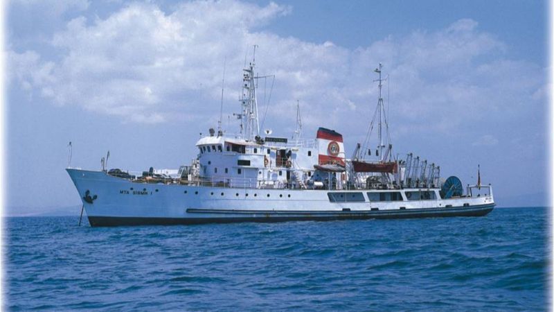 Vakanüvis, ilk sondaj gemisi Hora'yı ve siyasette karşılaşılan zorlukları kaleme aldı