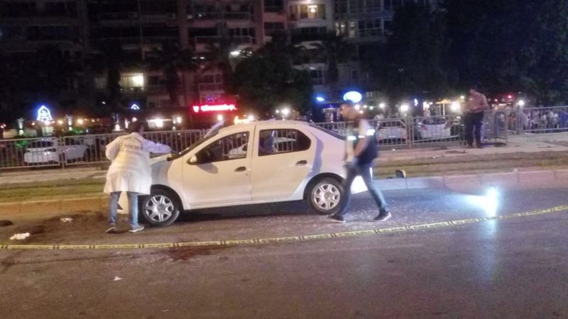 İzmir'de otomobil içerisine silahlı saldırı: Tribün lideri öldü