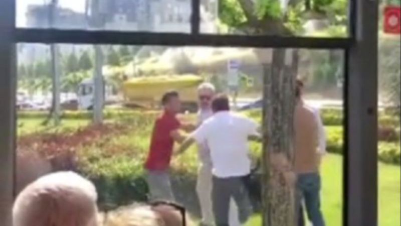 İstanbul'da yol verme kavgası