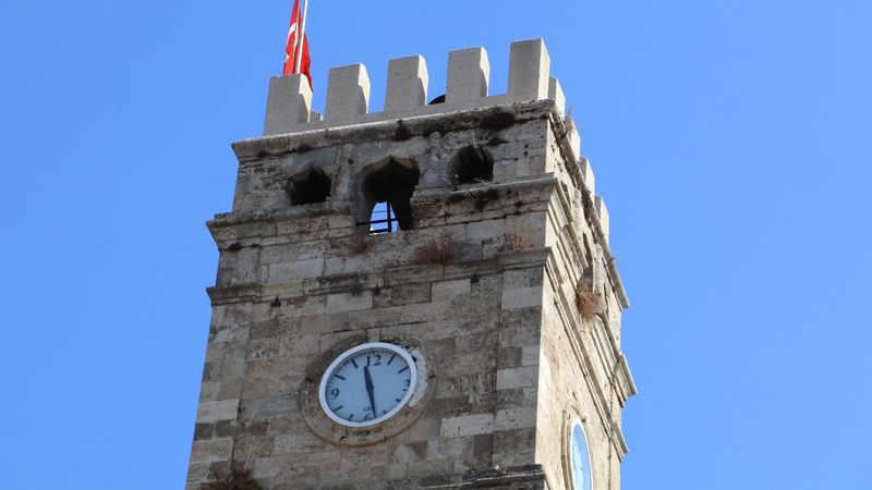 Antalya'da tarihi saat kulesinde, orijinal saatin yerinde olmadığı belirlendi