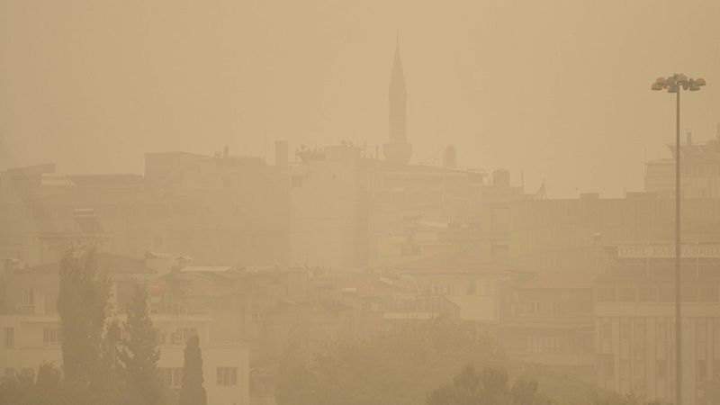 Meteoroloji'den toz taşınımı ve sağanak uyarısı