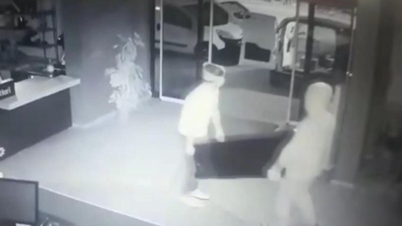 Konya'da eski iş yerinden kasa çalan hırsız kamerada