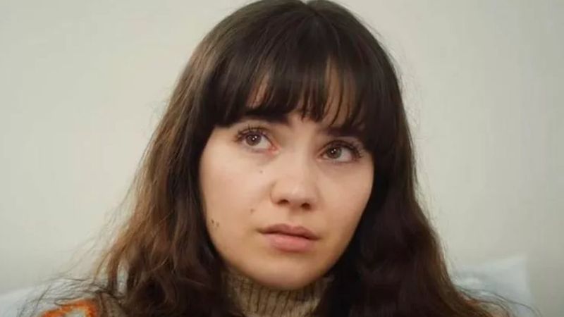 Üç Kız Kardeş'in Dönüş'ü omuzlarını açtı, yırtmacını gösterdi! Son kareleri Instagram'ı salladı...