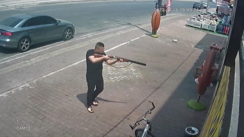 Antalya'da ucuz ekmek satan fırını başka bir fırıncı kurşunladı