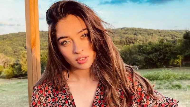 Senden Daha Güzel'in Efsun'u Cemre Baysel bakın ne mezunuymuş!