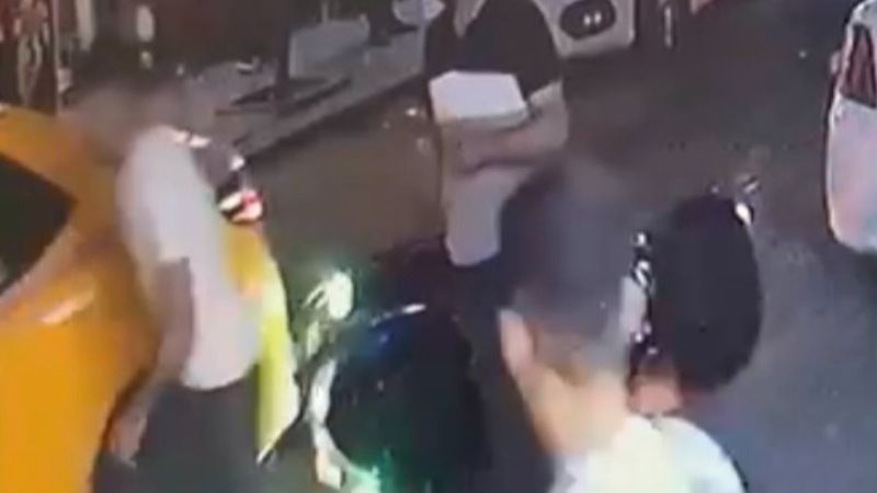 Zeytinburnu'ndaki taksici, motosikletliyi ezmeye çalıştı