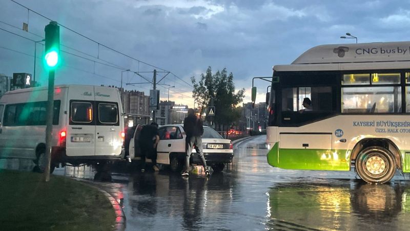 Kayseri'de sağanak yağmur etkili oldu